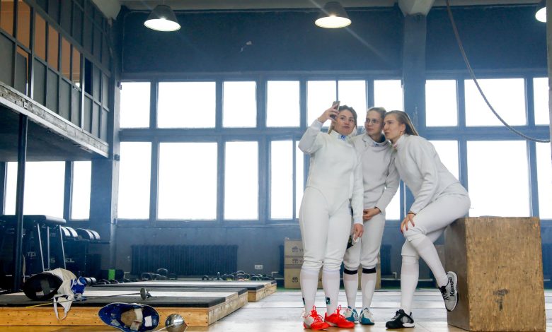 spor aktiviteleri icin rahat kadin giyim kombinleri